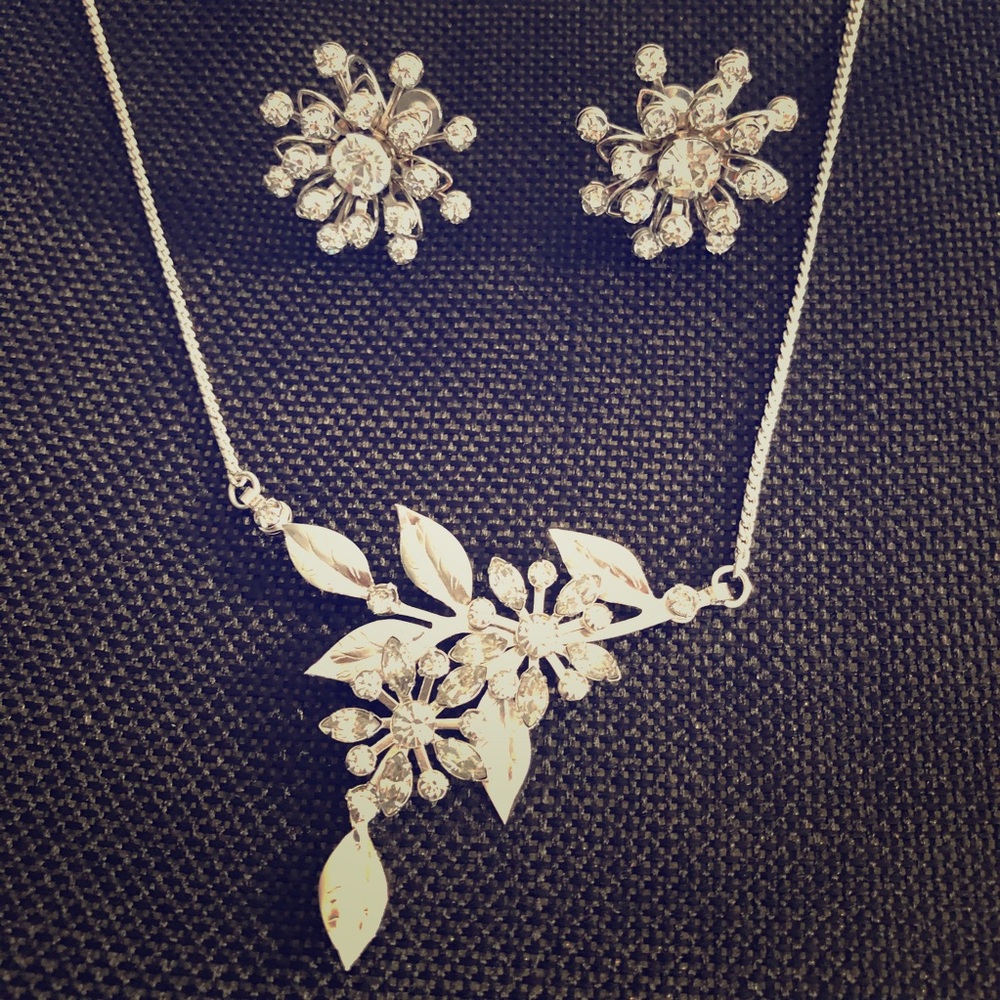 1940's Vintage B.N. Earring and Necklace Set